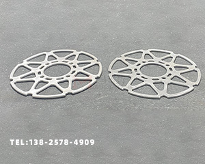 變形的鋁板如何快速調(diào)平呢？用什么機(jī)器呢？</a>